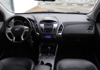 Подержанный автомобиль Hyundai ix35 2012 года (14 фото)
