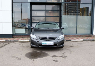 Подержанный автомобиль Toyota Corolla Sedan 2008 года (8 фото)