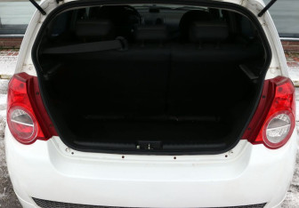 Подержанный автомобиль Chevrolet Aveo Hatchback 2010 года (11 фото)