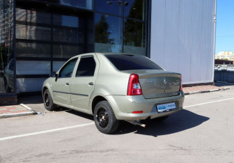 Подержанный автомобиль Renault Logan Sedan 2012 года (6 фото)