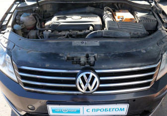 Подержанный автомобиль Volkswagen Passat Sedan 2011 года (17 фото)