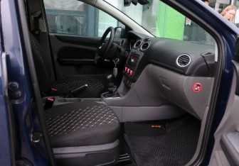 Подержанный автомобиль Ford Focus Hatchback 2011 года (9 фото)