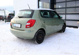 Подержанный автомобиль Skoda Fabia Hatchback 2012 года (5 фото)