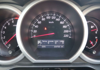 Подержанный автомобиль Suzuki Grand Vitara 2008 года (16 фото)