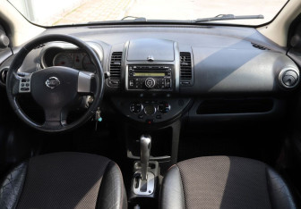 Подержанный автомобиль Nissan Note 2007 года (13 фото)