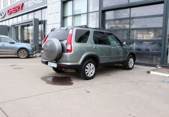 Подержанный автомобиль Honda CR-V 2005 года (5 фото)