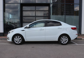 Подержанный автомобиль Kia Rio Sedan 2016 года (2 фото)