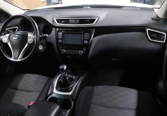 Подержанный автомобиль Nissan Qashqai 2017 года (14 фото)