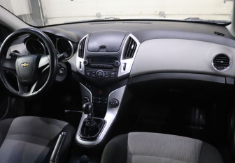Подержанный автомобиль Chevrolet Cruze Sedan 2014 года (14 фото)