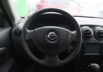 Подержанный автомобиль Nissan Almera Sedan 2014 года (16 фото)