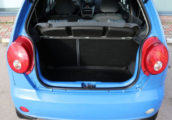 Подержанный автомобиль Chevrolet Spark 2006 года (11 фото)