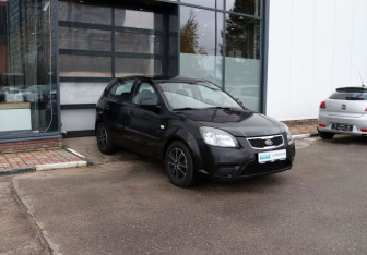 Подержанный автомобиль Kia Rio Hatchback 2010 года (7 фото)