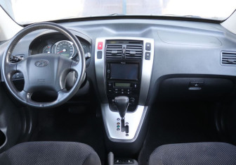 Подержанный автомобиль Hyundai Tucson 2008 года (15 фото)