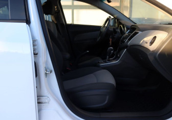Подержанный автомобиль Chevrolet Cruze Sedan 2010 года (13 фото)