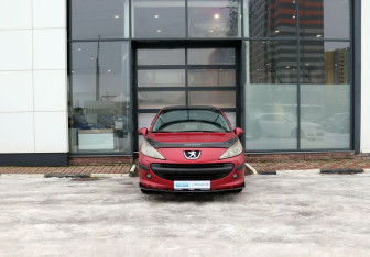 Подержанный автомобиль Peugeot 207 Hatchback 2008 года (8 фото)