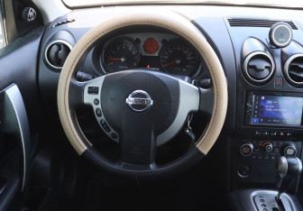 Подержанный автомобиль Nissan Qashqai 2008 года (15 фото)