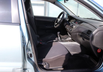 Подержанный автомобиль Mitsubishi Lancer Sedan 2005 года (13 фото)