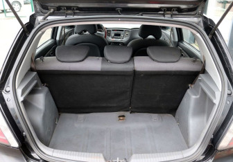 Подержанный автомобиль Kia Rio Hatchback 2010 года (11 фото)