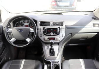Подержанный автомобиль Ford Kuga 2012 года (12 фото)