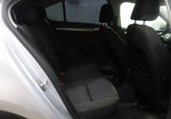 Подержанный автомобиль Skoda Octavia Liftback 2016 года (12 фото)