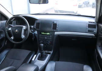 Подержанный автомобиль Chevrolet Epica 2011 года (13 фото)