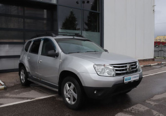 Подержанный автомобиль Renault Duster 2014 года (7 фото)
