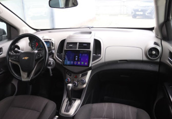 Подержанный автомобиль Chevrolet Aveo Sedan 2012 года (13 фото)