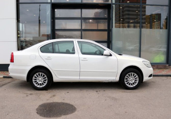 Подержанный автомобиль Skoda Octavia Liftback 2011 года (6 фото)
