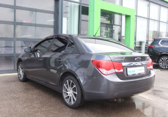 Подержанный автомобиль Chevrolet Cruze Sedan 2011 года (3 фото)