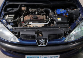 Подержанный автомобиль Peugeot 206 Wagon 2002 года (16 фото)