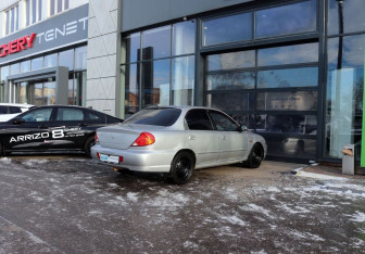 Подержанный автомобиль Kia Spectra Sedan 2006 года (5 фото)