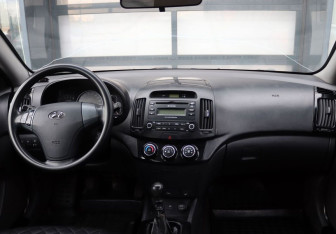 Подержанный автомобиль Hyundai Elantra Sedan 2008 года (14 фото)
