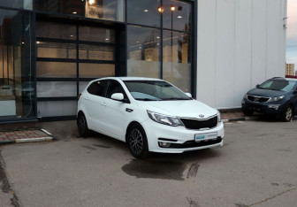 Подержанный автомобиль Kia Rio Hatchback 2016 года (7 фото)