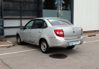 Подержанный автомобиль LADA (ВАЗ) Granta Sedan 2013 года (5 фото)