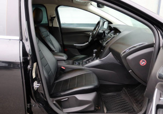 Подержанный автомобиль Ford Focus Hatchback 2012 года (13 фото)