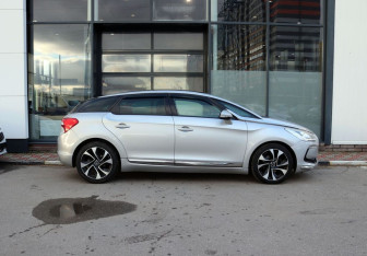 Подержанный автомобиль Citroen DS5 2012 года (6 фото)