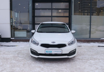 Подержанный автомобиль Kia Ceed Hatchback 2018 года (8 фото)