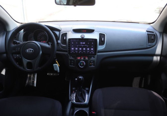 Подержанный автомобиль Kia Cerato Coupe 2011 года (15 фото)