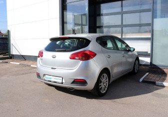 Подержанный автомобиль Kia Ceed Hatchback 2012 года (5 фото)