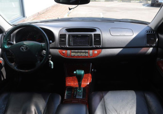 Подержанный автомобиль Toyota Camry Sedan 2005 года (14 фото)