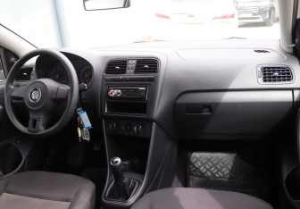 Подержанный автомобиль Volkswagen Polo Sedan 2012 года (11 фото)