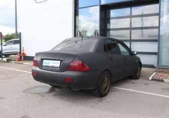 Подержанный автомобиль Mitsubishi Lancer Sedan 2005 года (5 фото)