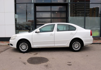 Подержанный автомобиль Skoda Octavia Liftback 2011 года (2 фото)