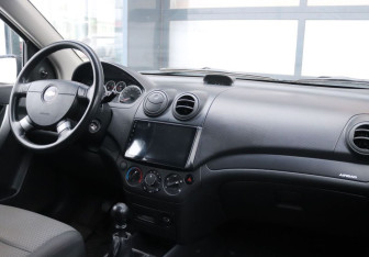 Подержанный автомобиль Chevrolet Aveo Hatchback 2010 года (14 фото)