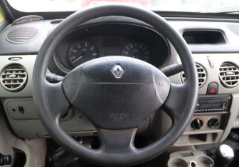Подержанный автомобиль Renault Kangoo 2006 года (13 фото)