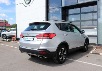 Подержанный автомобиль DongFeng AX7 2018 года (5 фото)
