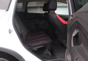 Подержанный автомобиль Ford Kuga 2013 года (12 фото)