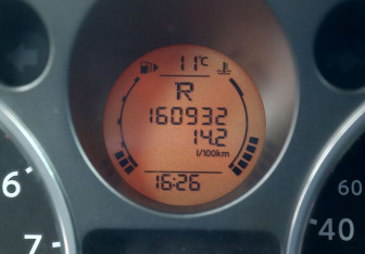 Подержанный автомобиль Nissan X-Trail 2008 года (14 фото)