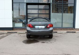 Подержанный автомобиль Toyota Corolla Sedan 2008 года (4 фото)