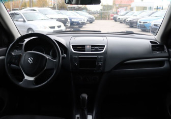Подержанный автомобиль Suzuki Swift Hatchback 2011 года (15 фото)